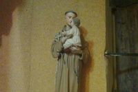 04_Statua di Sant'Antonio da Padova, sita di fianco al portale.jpg