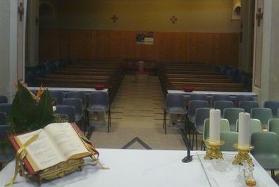 22_Panoramica interna - Altare.jpg